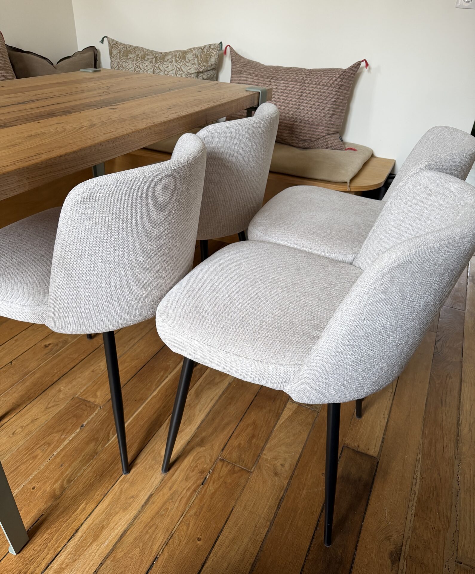 Chaises en tissu beige (lot de 4) – Image 2