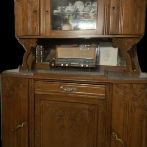 Buffet, vaisselier ancien en bois sculpté