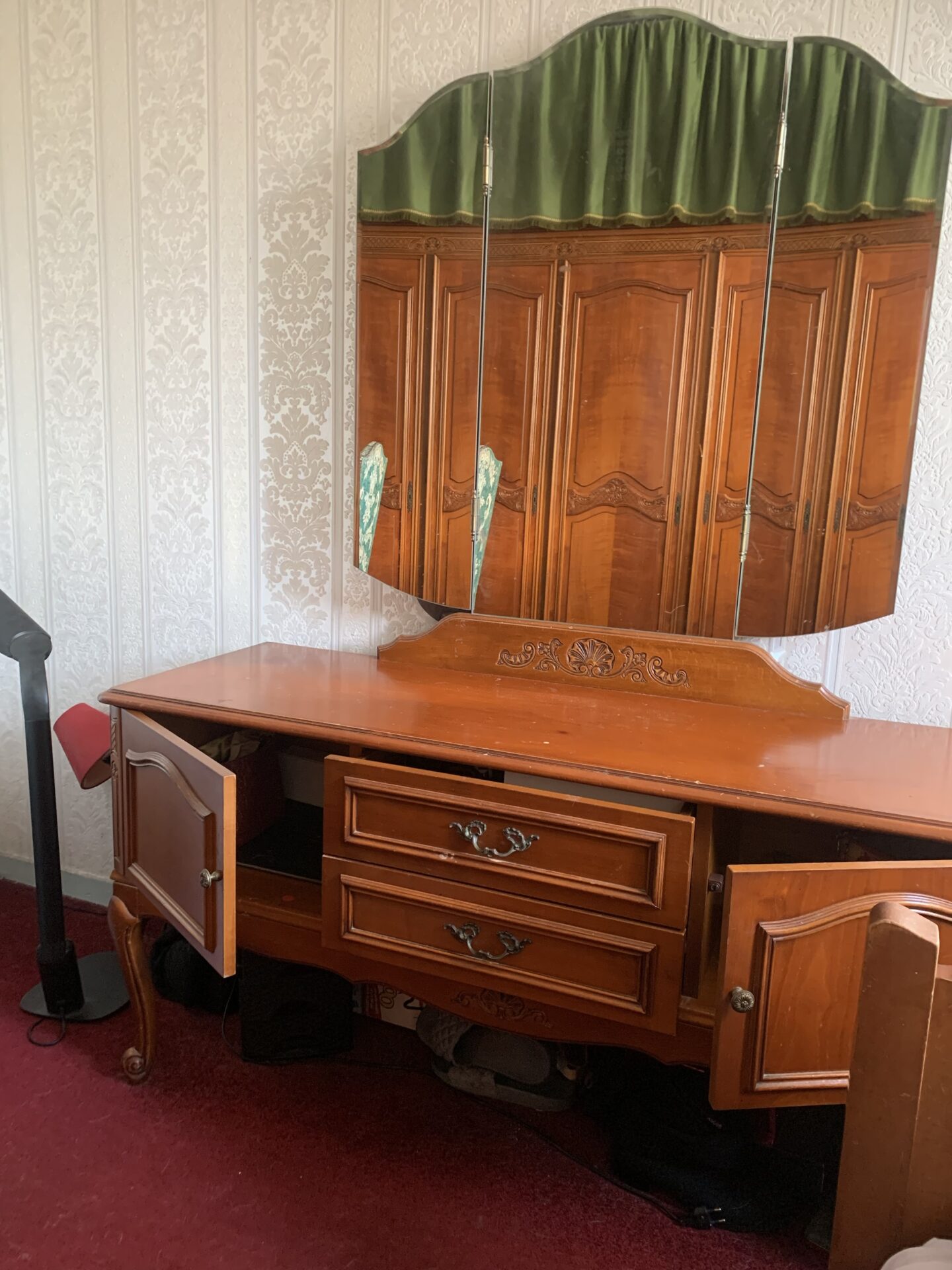 Commode Coiffeuse en noyer – Image 2