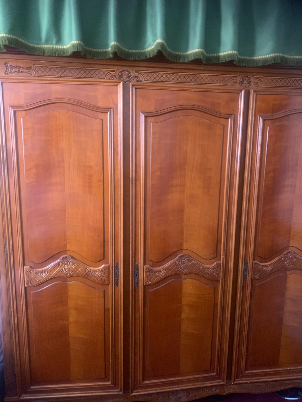Armoire / penderie en noyer
