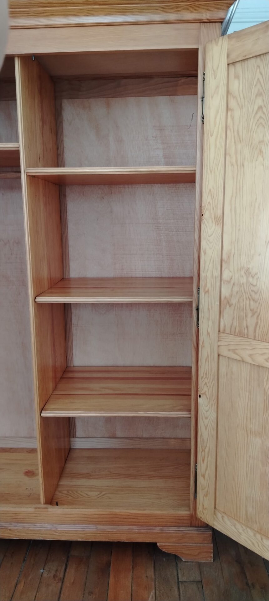 Armoire ancienne en pin – Image 4