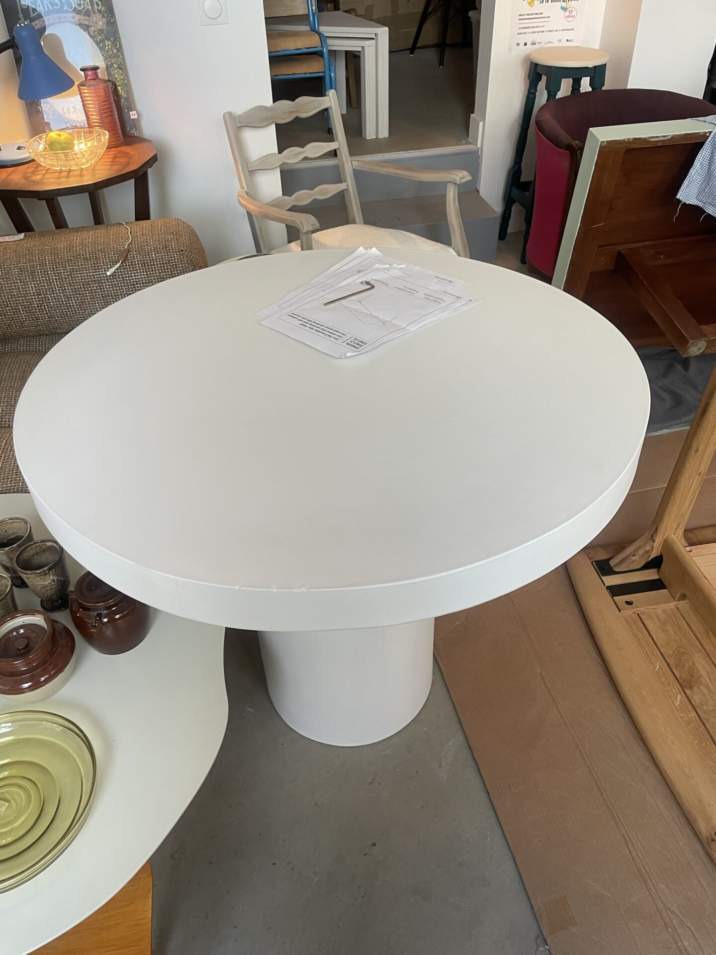 Table en ciment blanc int / ext – Image 2
