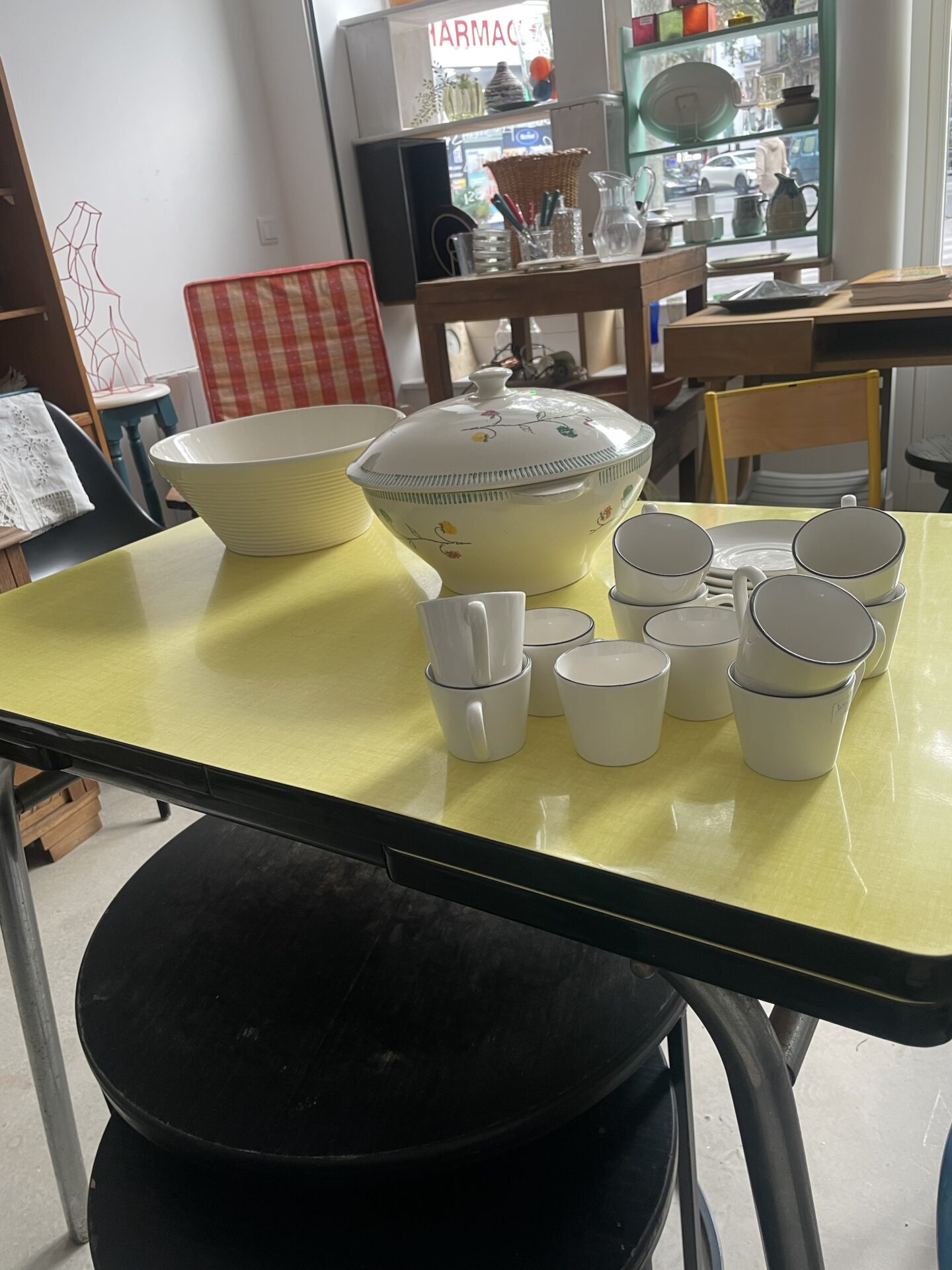 Table Formica jaune et 2 rallonges – Image 2