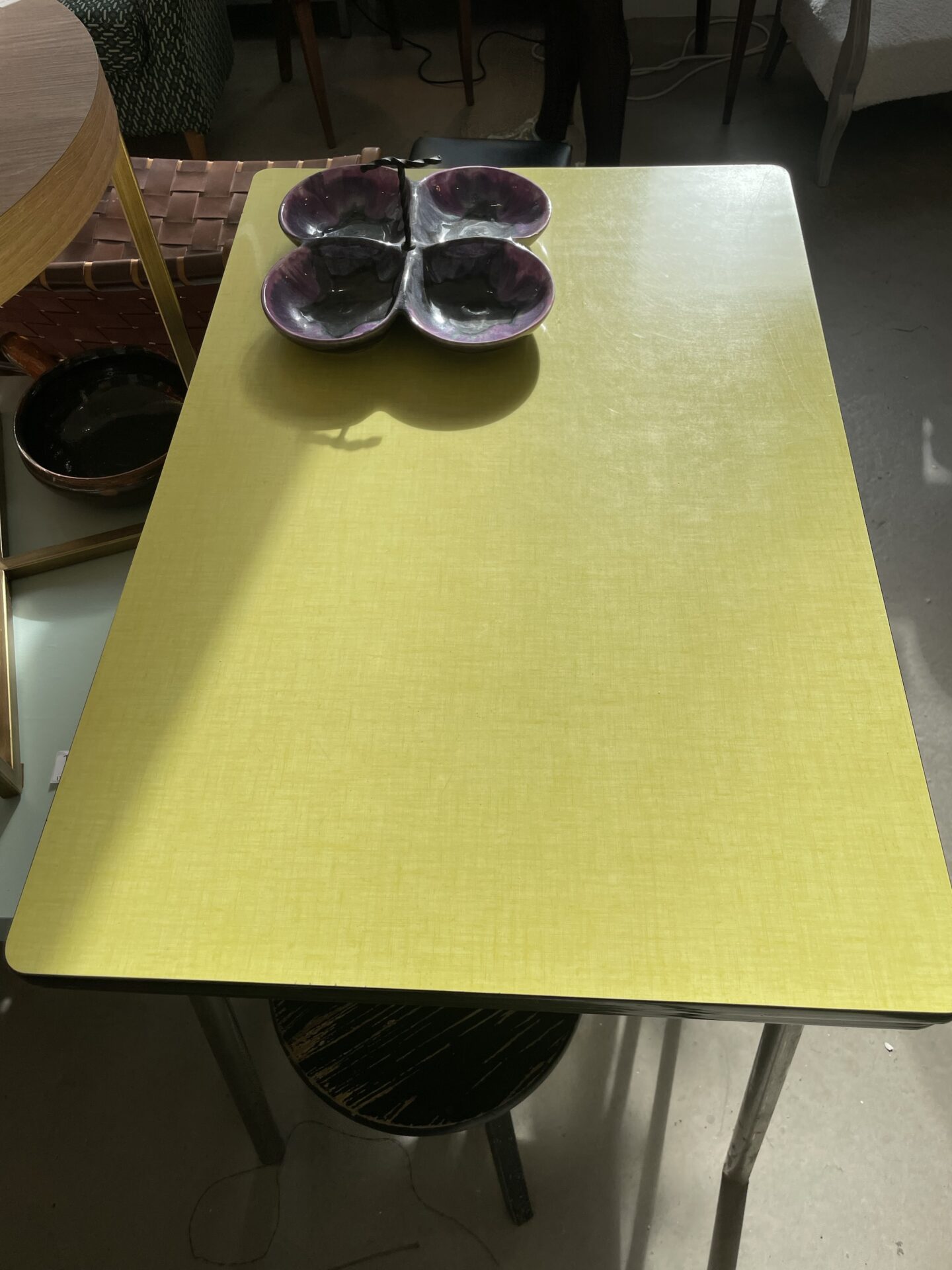 Table Formica jaune et 2 rallonges – Image 4