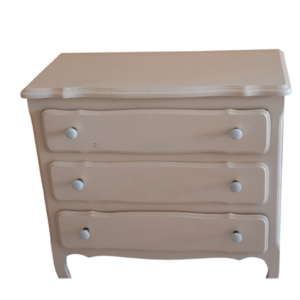 Commode en bois peinte en crème
